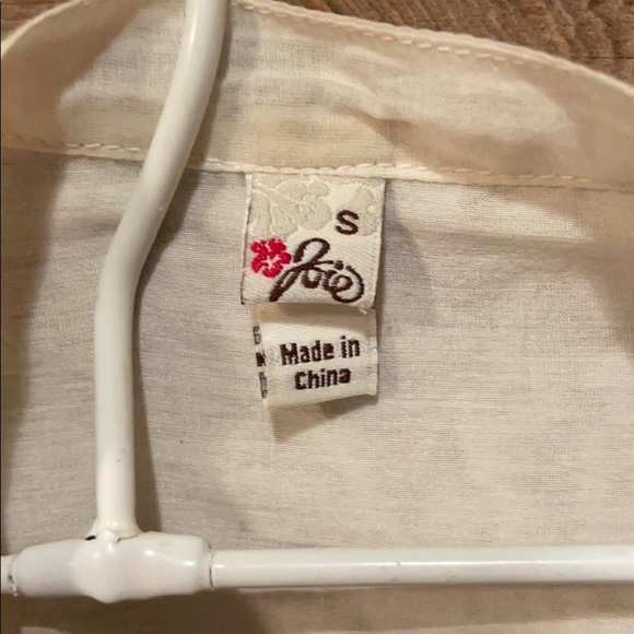 Lace accent blouse - Picture 3 of 10